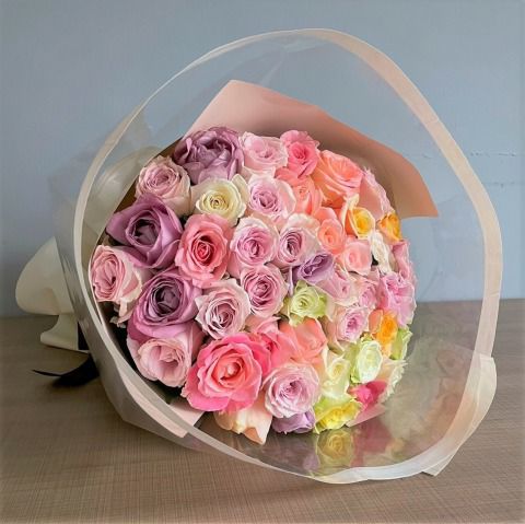 バラの花束産地厳選 パステルローズブーケ44本の花言葉「変わらぬ愛を