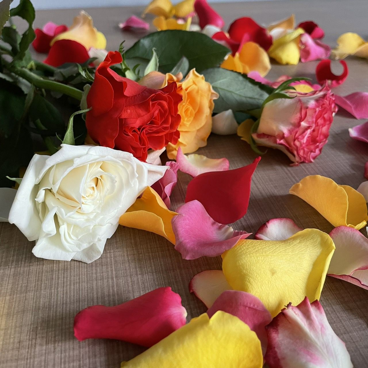 バラの花束産地厳選 グッドラックブーケ25本の花言葉「あなたの幸せを